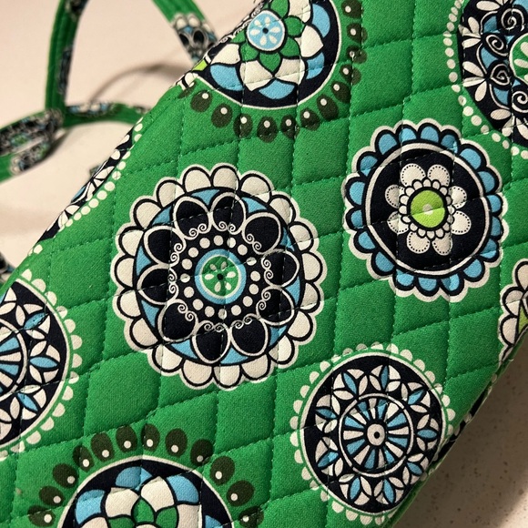 Vera Bradley green cupcake shoulder tote bag. - Picture 7 of 8